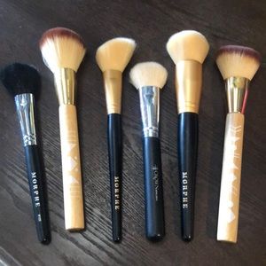 MAKEUP BRUSHES